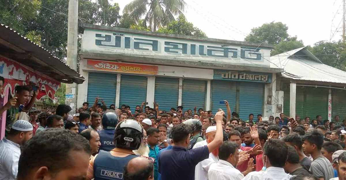 মোহাম্মদকে নিয়ে 'কটূক্তি', সাদুল্লাপুরে স্কুল পরিচালককে হয়রানী করে পুলিশে সোপর্দ