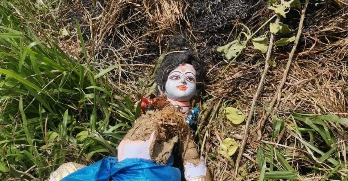 রাঙ্গুনিয়ার চন্দ্রঘোনায়  আ. লীগ নেতার নেতৃত্বে মন্দিরে হামলা, প্রতিমা ভাঙচুর
