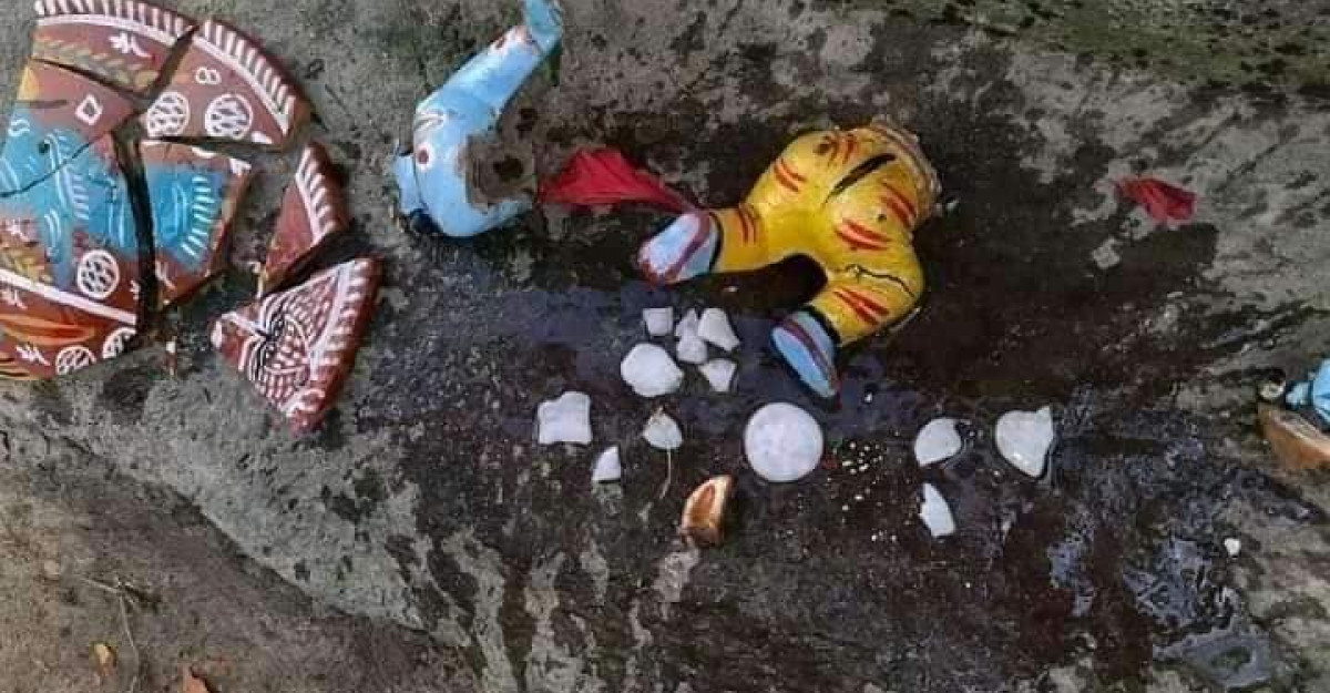 মানিকগঞ্জের  শিবালয়ে হিন্দু পরিবারের ওপর হামলা,  মন্দিরের প্রতিমা ভাঙচুর ও লুটপাট